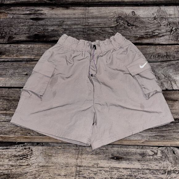 Nike Women’s Loose Fit Woven Cargo Shorts DM6247-019 Platinum Violet Size Small - Picture 1 of 6